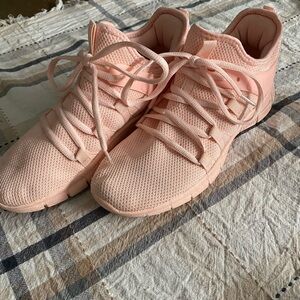 Ladies Tennis Shoes.